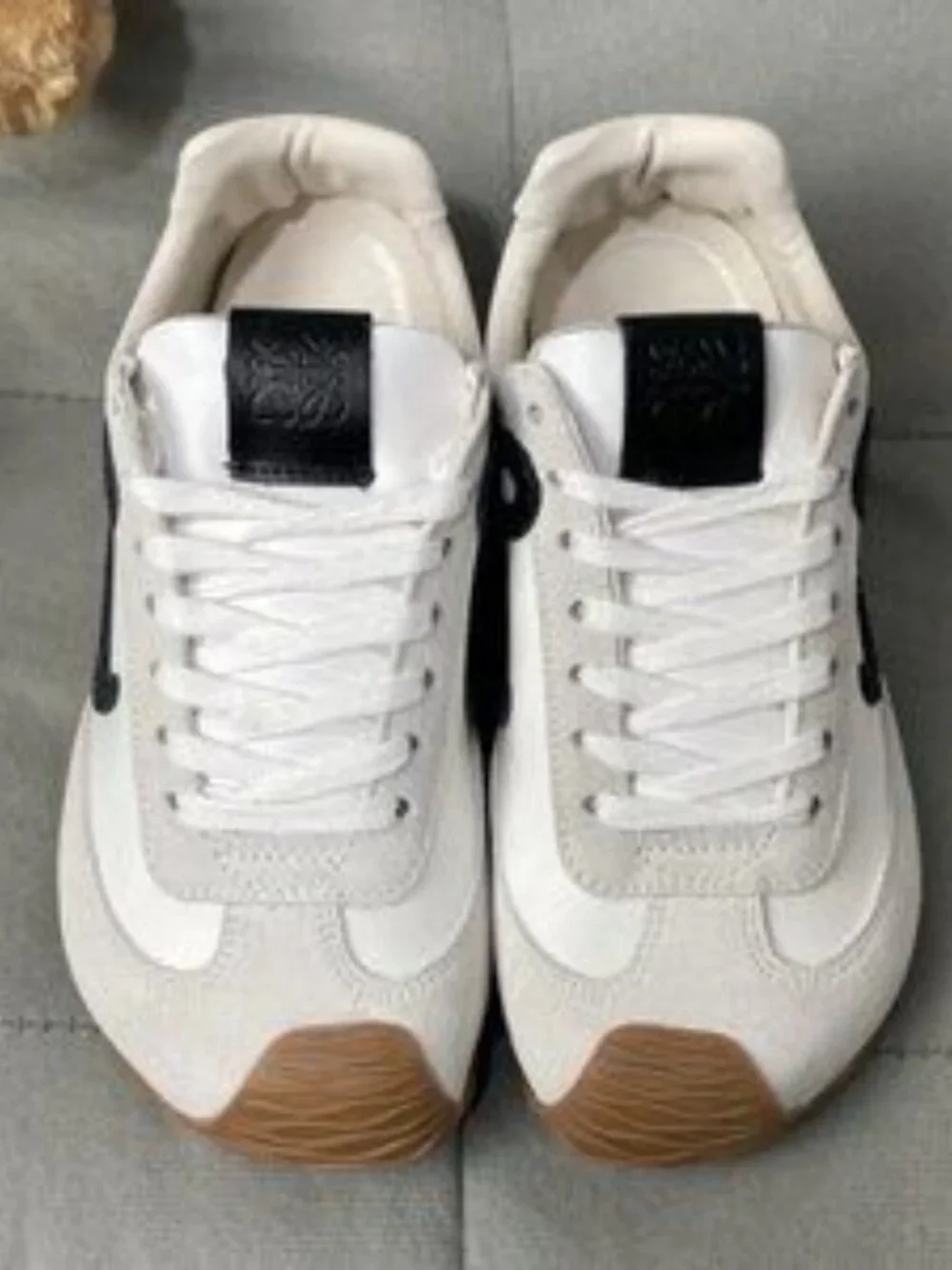 LOEWE Black-Accent White Classic Sneakers - Picture 4 of 5